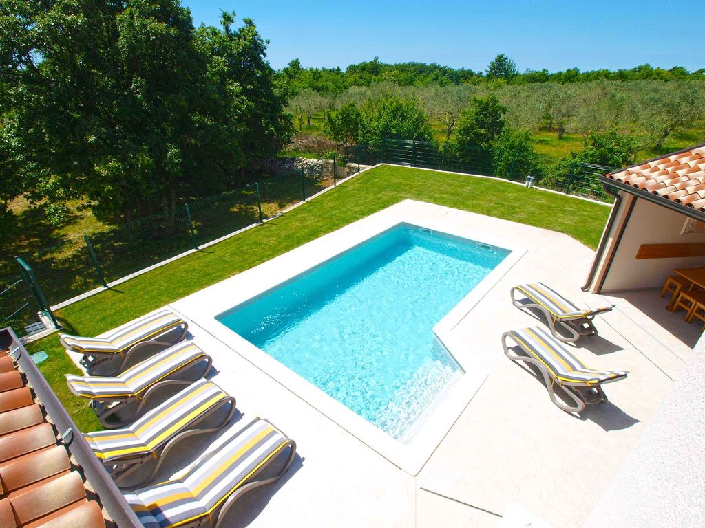 Villa mit Pool und Klimaanlage