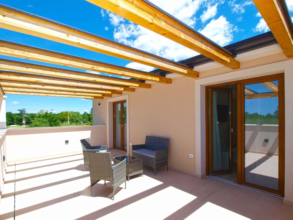 Villa mit Pool und Klimaanlage