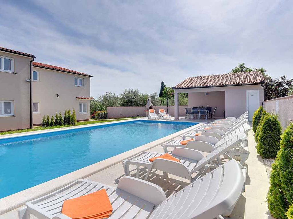Villa mit Pool und Klimaanlage