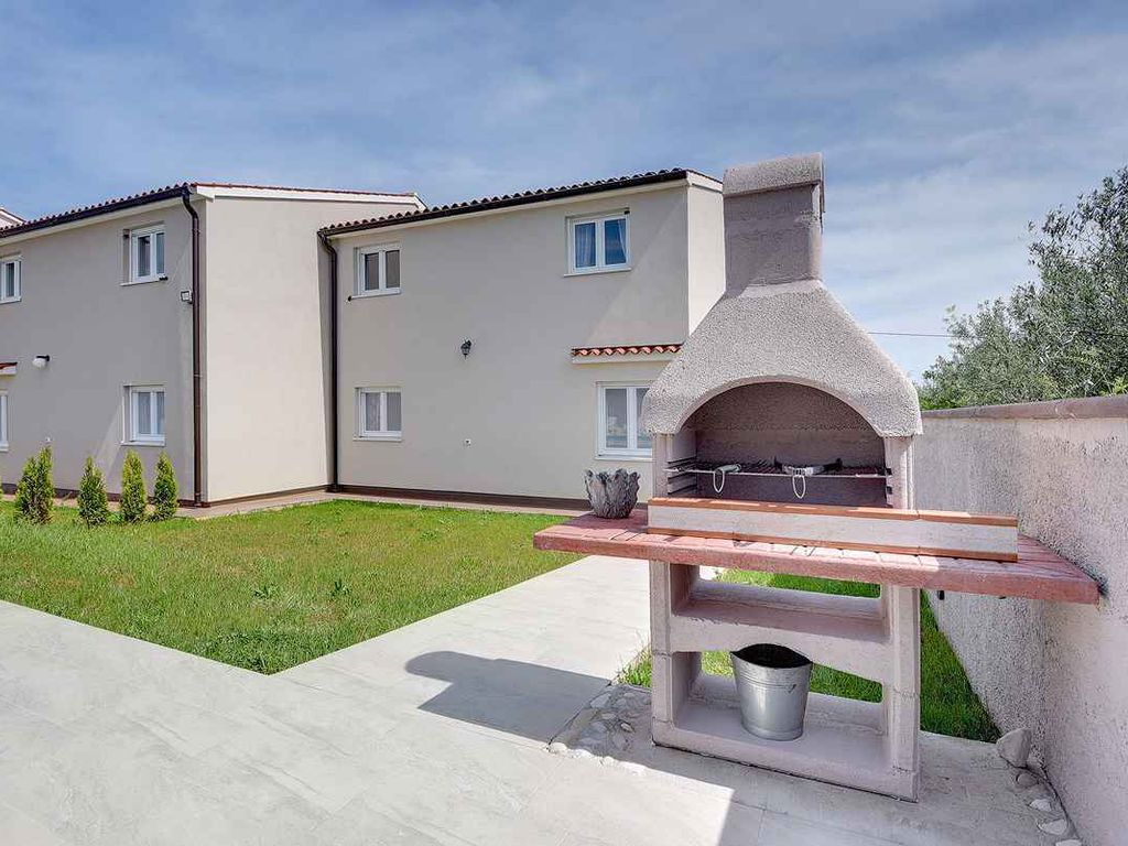 Villa mit Pool und Klimaanlage