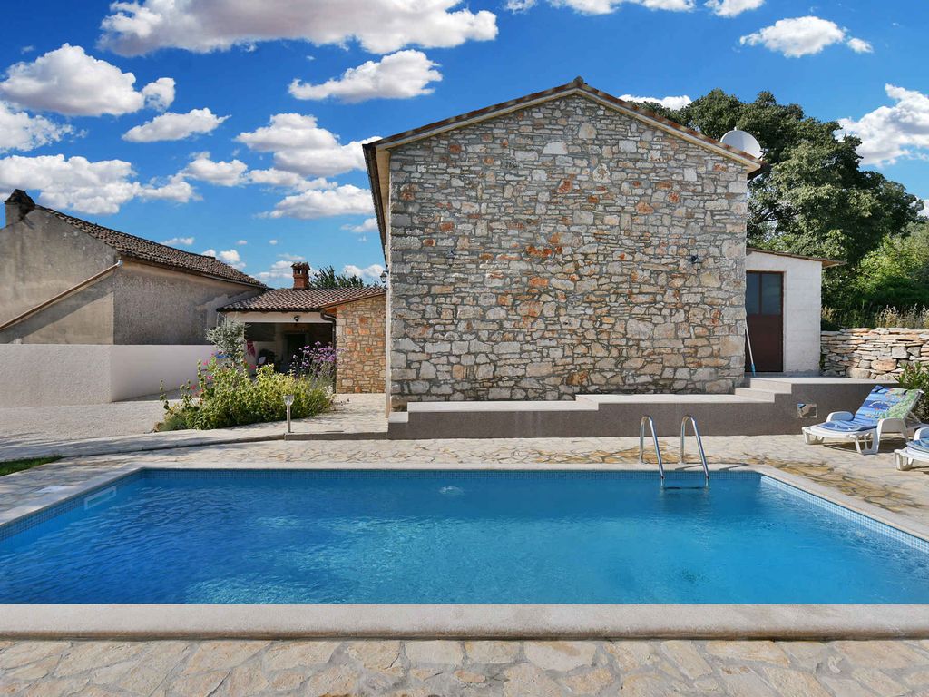 Ferienhaus mit Pool und Klimaanlage