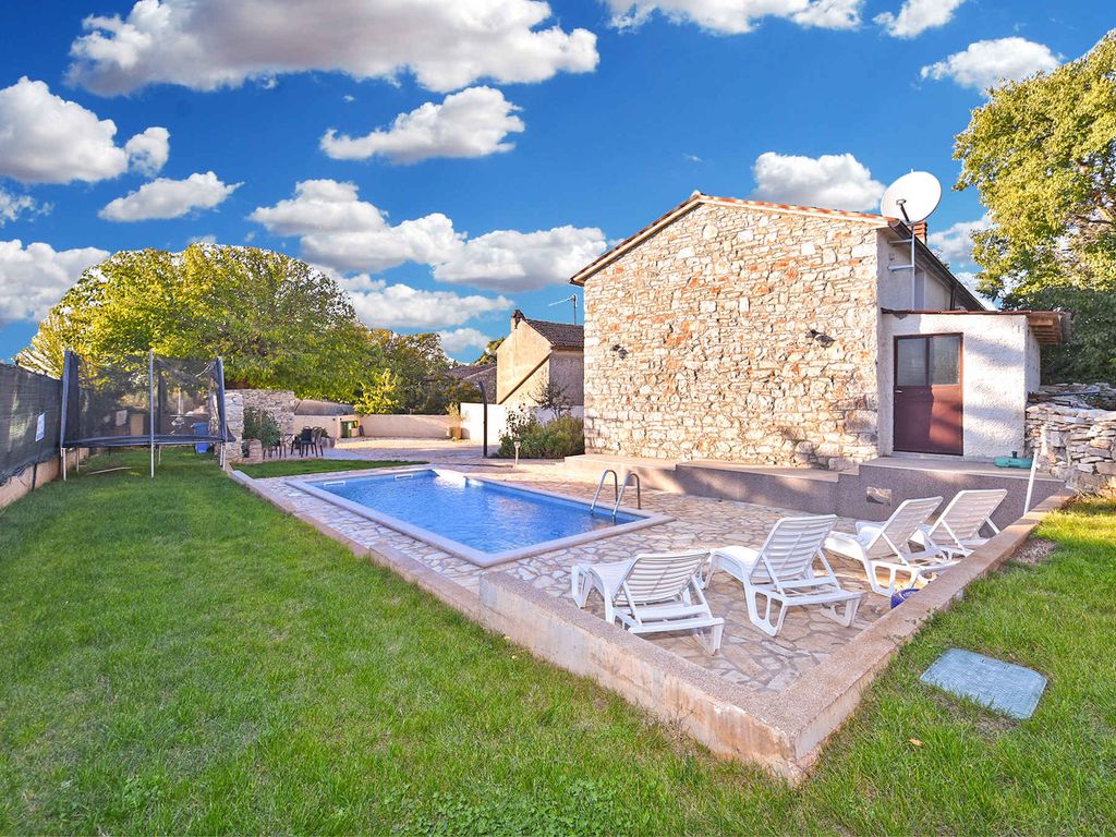 Ferienhaus mit Pool und Klimaanlage