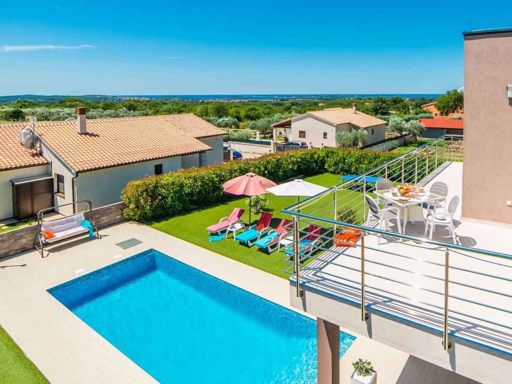 Villa mit Pool und Klimaanlage