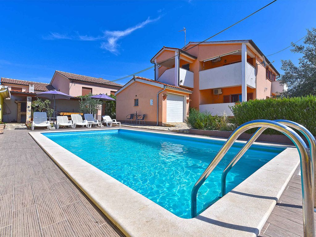 Villa mit Pool und Klimaanlage