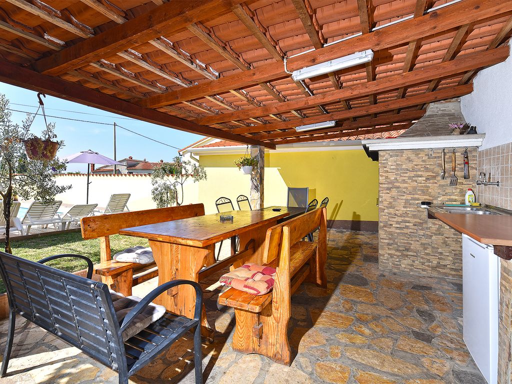 Villa mit Pool und Klimaanlage
