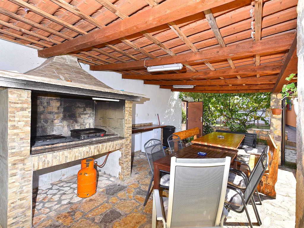 Villa mit Pool und Klimaanlage