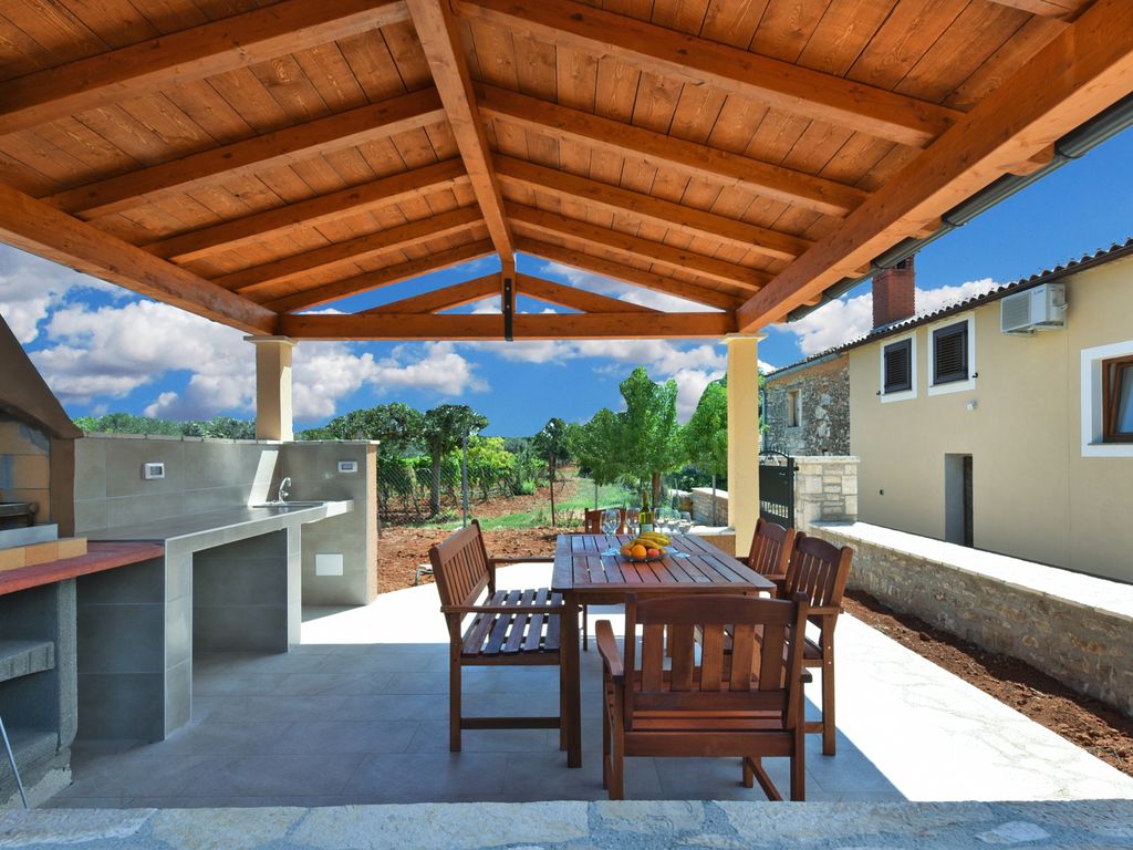 Ferienhaus mit Pool und Klimaanlage