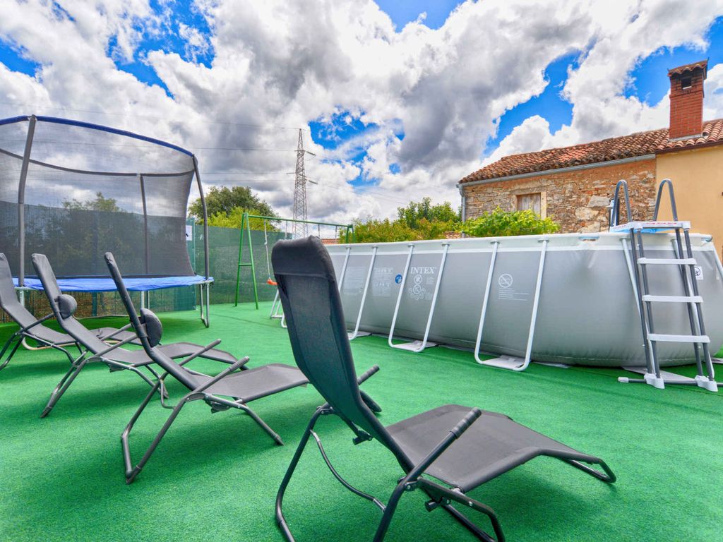 Ferienhaus mit Pool und Klimaanlage