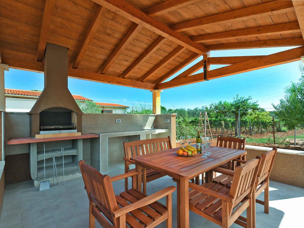 Ferienhaus mit Pool und Klimaanlage
