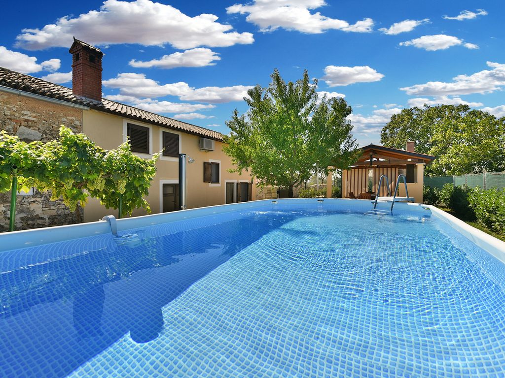 Ferienhaus mit Pool und Klimaanlage