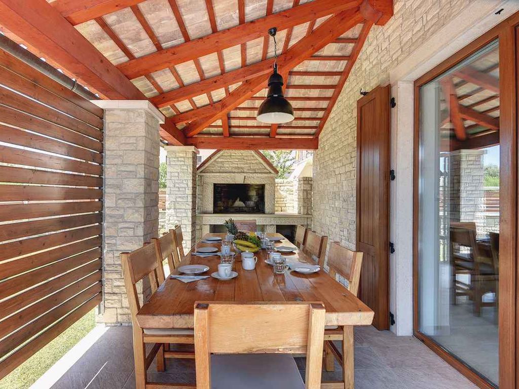 Villa mit Pool und Meerblick