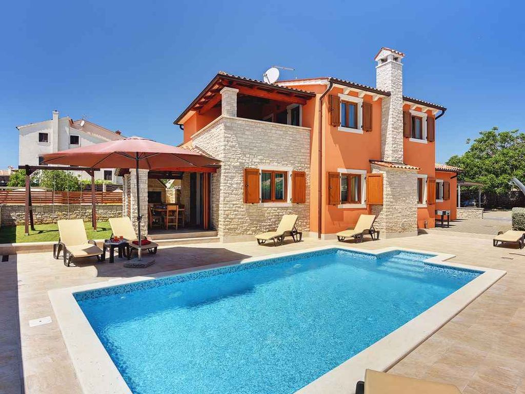Villa mit Pool und Meerblick