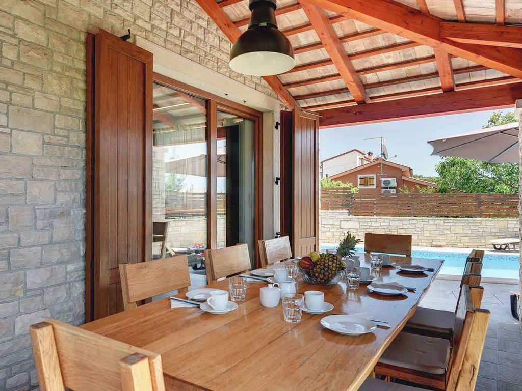 Villa mit Pool und Meerblick