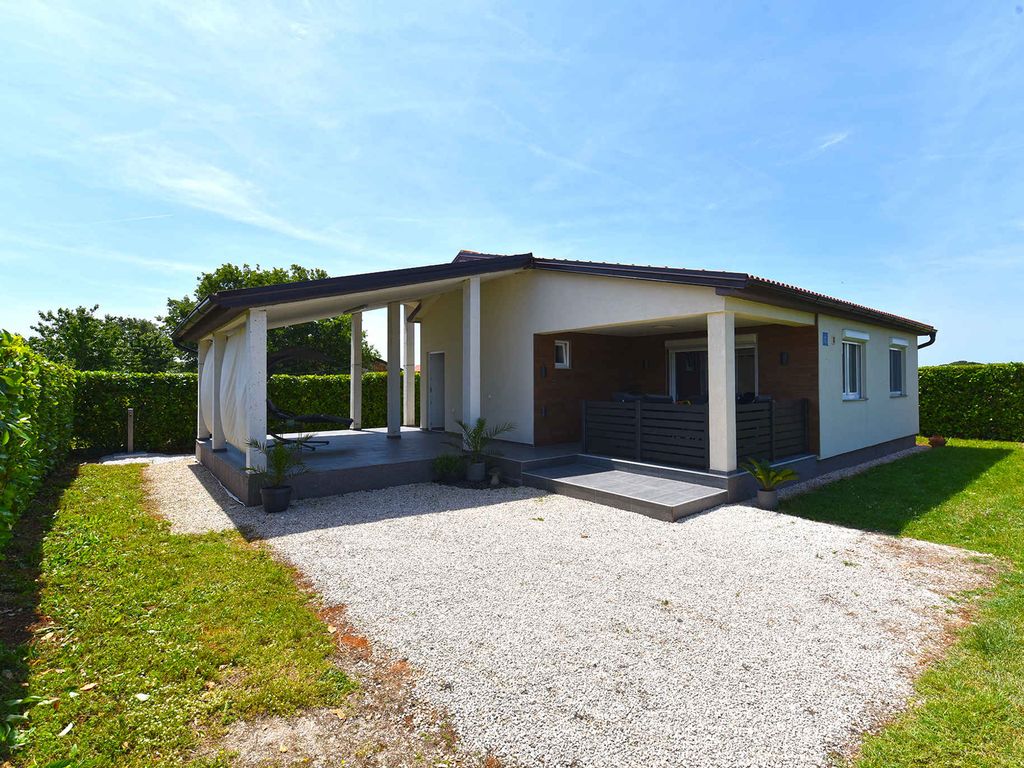 Ferienhaus mit Terrasse und Klimaanlage