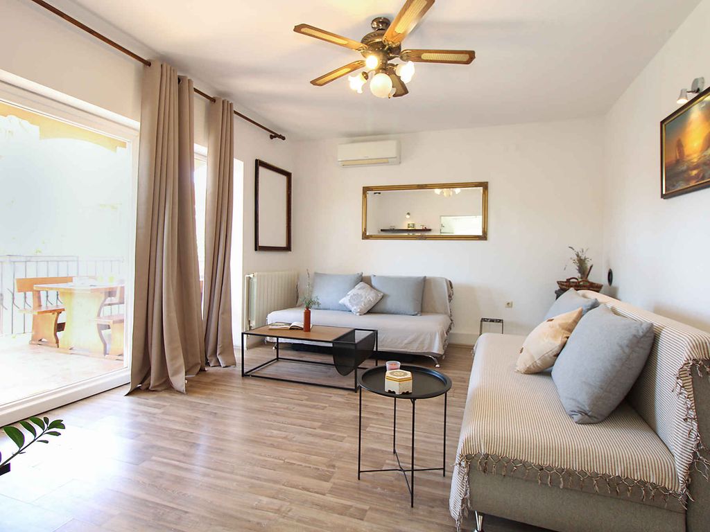 Ferienwohnung mit Pool, Grill und Wlan