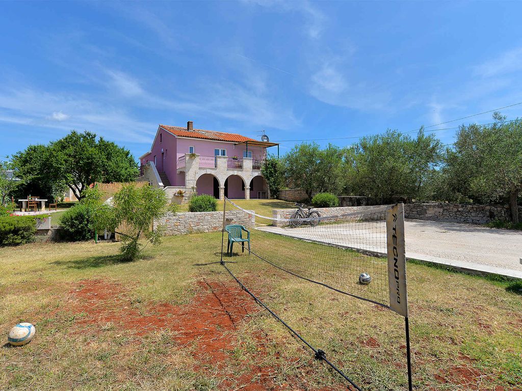 Villa mit Pool und Klimaanlage