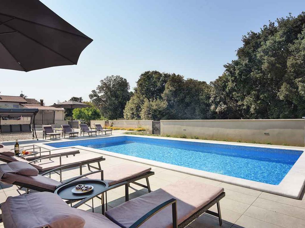 Villa mit Pool, Fitness und Sauna