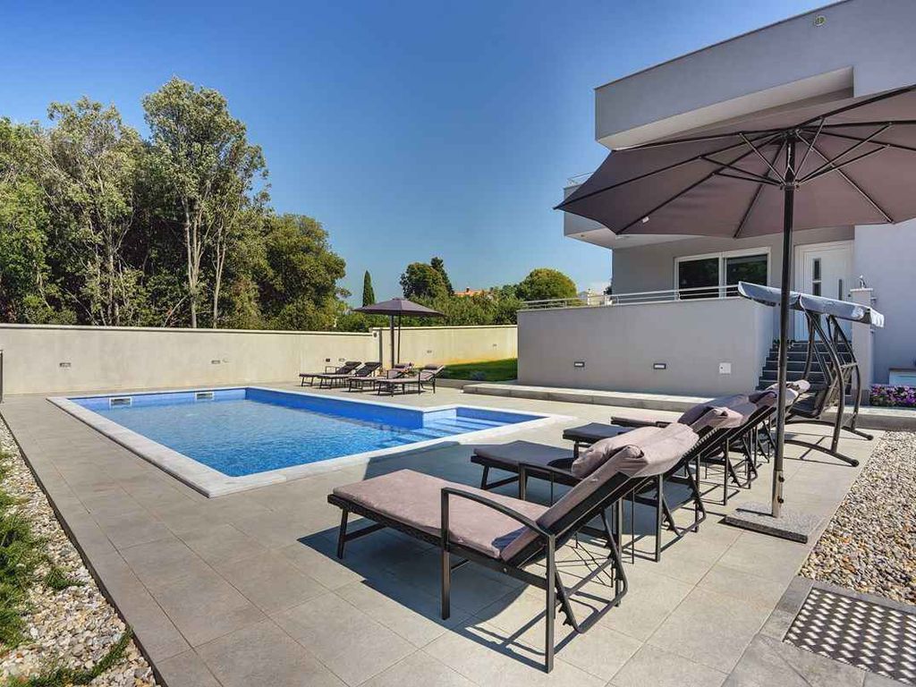 Villa mit Pool, Fitness und Sauna