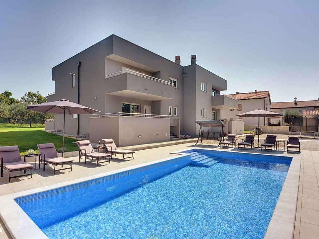 Villa mit Pool, Fitness und Sauna