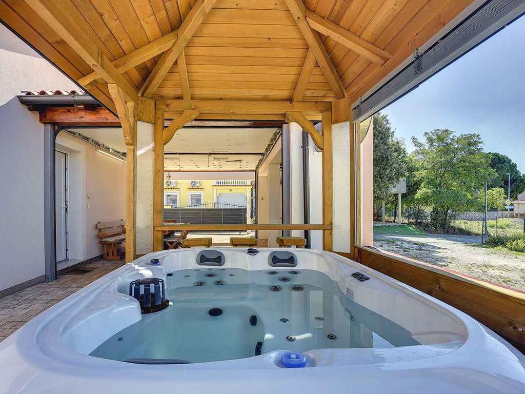 Ferienhaus mit Meerblick und Jacuzzi