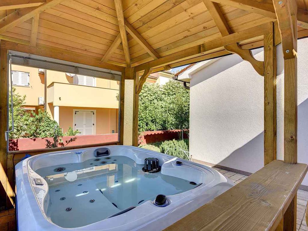Ferienhaus mit Meerblick und Jacuzzi