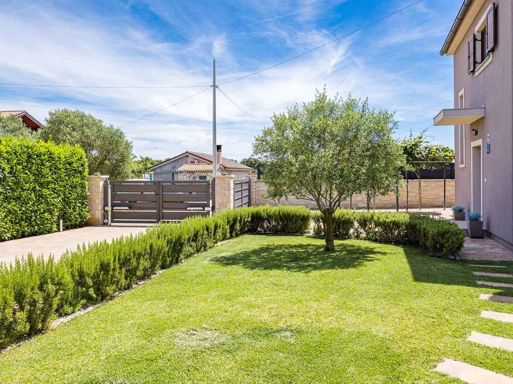 Villa mit Pool für 6 Personen