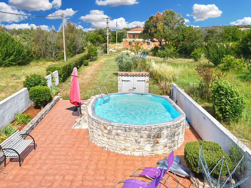 Ferienhaus mit Pool und Klimaanlage