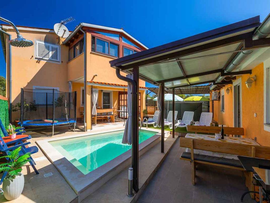 Ferienwohnung mit Klimaanlage und Pool