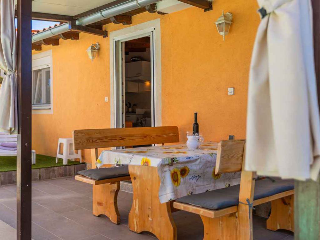 Ferienwohnung mit Klimaanlage und Pool