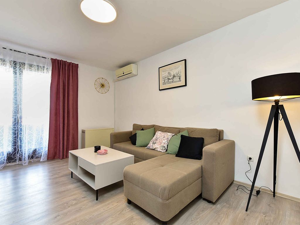 Ferienwohnung mit Balkon und Klimaanlage