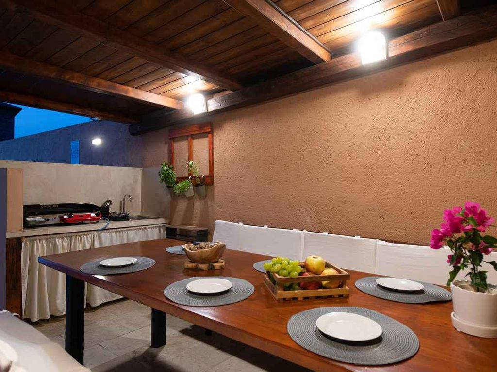Villa mit Pool und Spielplatz