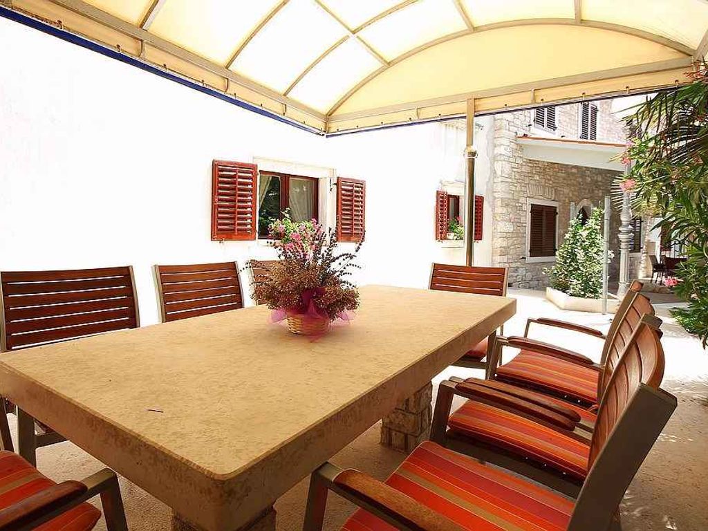 Ferienwohnung mit gemeinsamem Pool und Balkon