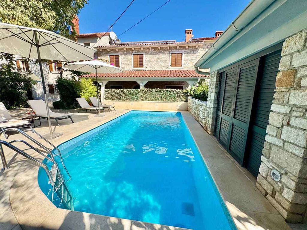 Ferienwohnung mit gemeinsamem Pool und Balkon