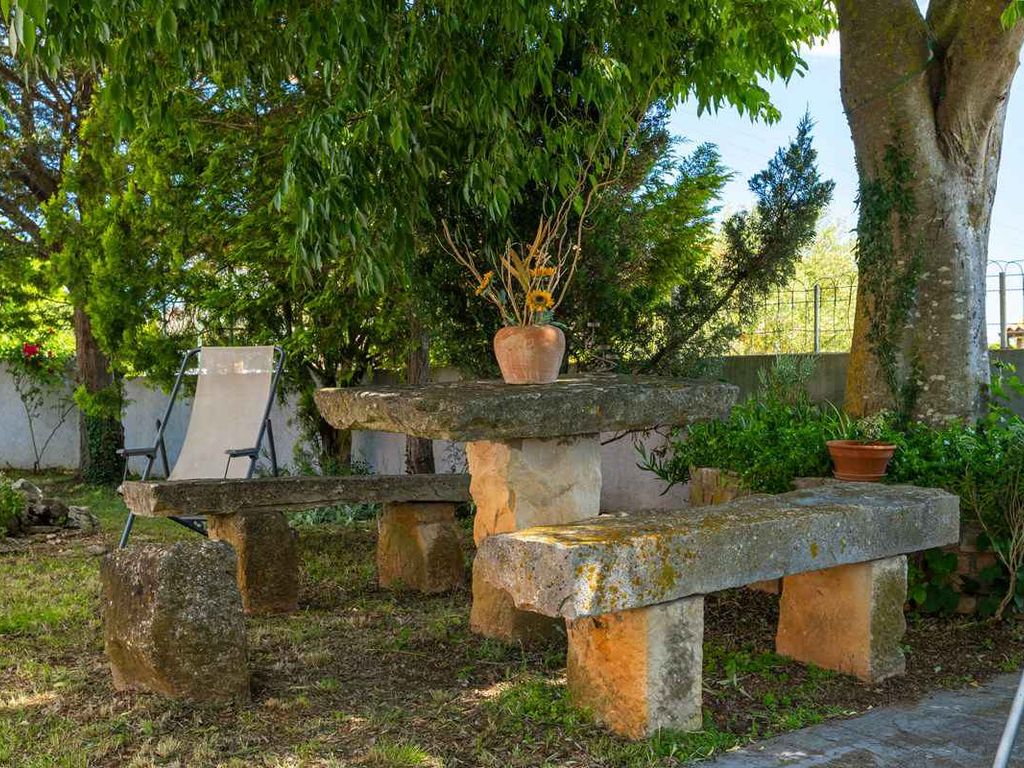 Ferienhaus mit Grill und Liegestühlen