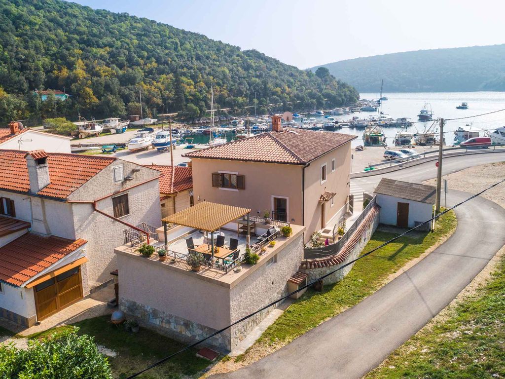 Villa mit Dachterrasse und Whirlpool