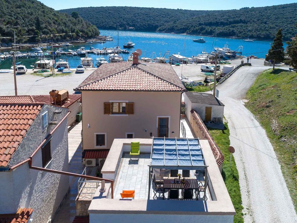 Villa mit Dachterrasse und Whirlpool
