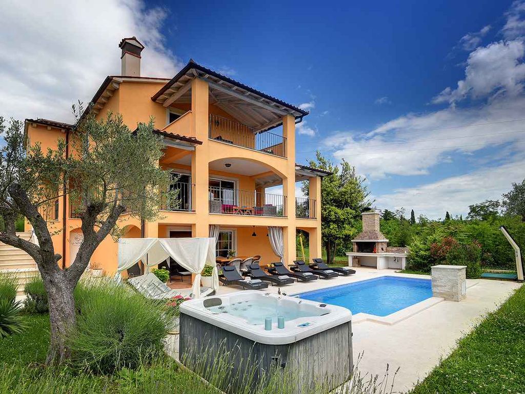 Villa mit Klimaanlage und Pool