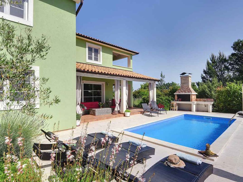Villa mit Klimaanlage und Pool