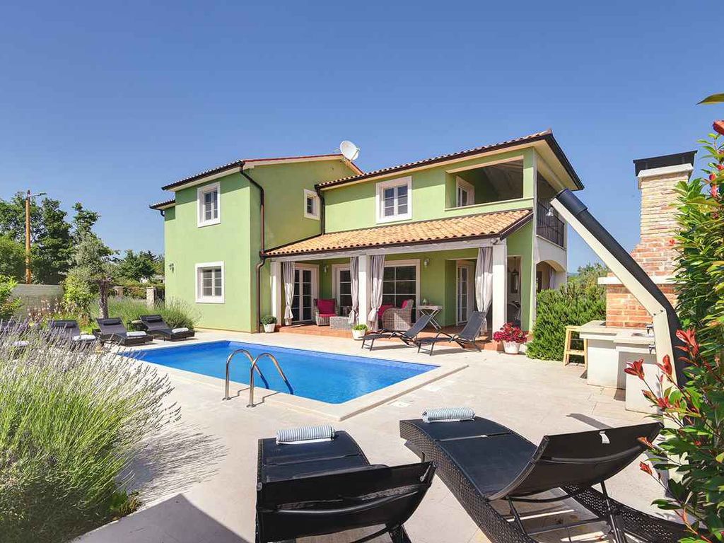 Villa mit Klimaanlage und Pool