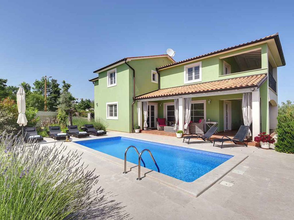 Villa mit Klimaanlage und Pool