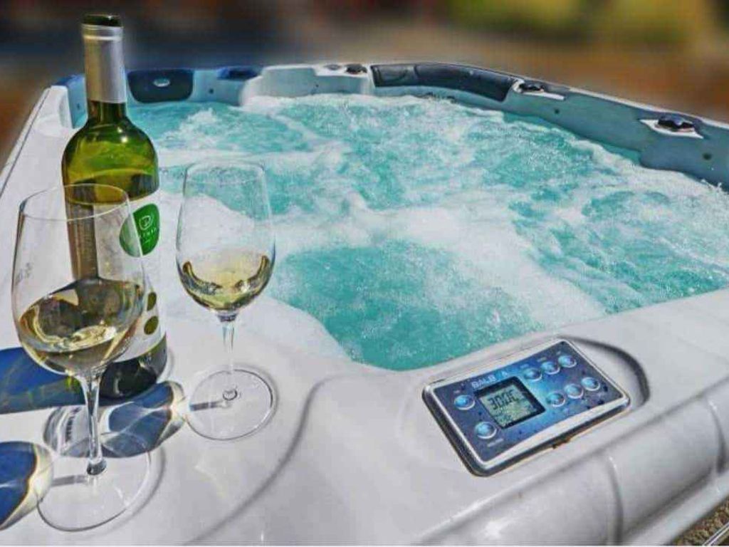 Villa mit Meerblick und eigenem Whirlpool