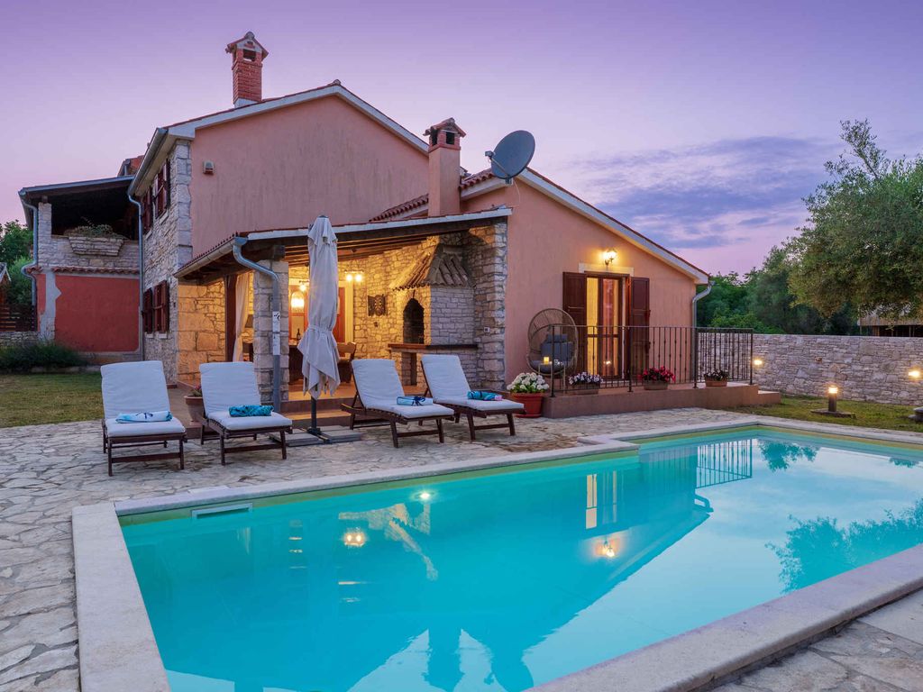 Ferienhaus mit Pool und Klimaanlage