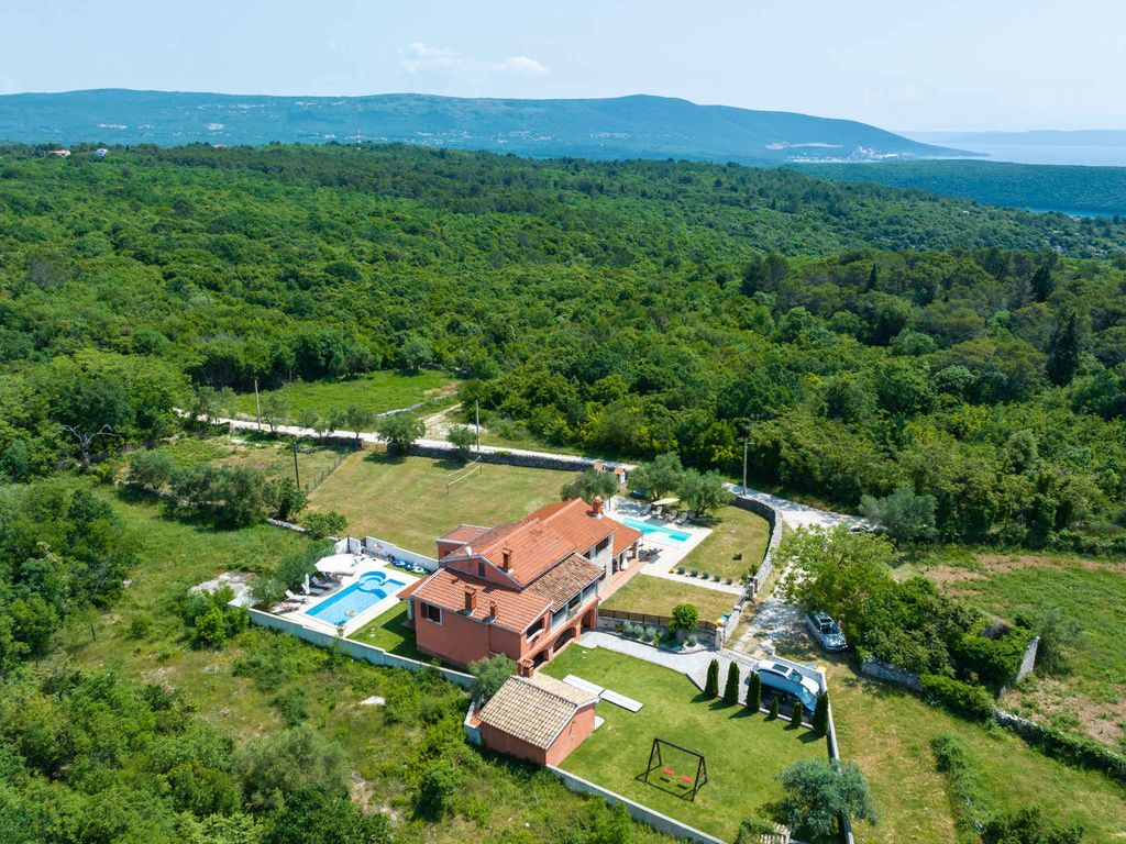 Ferienhaus mit Pool und Klimaanlage
