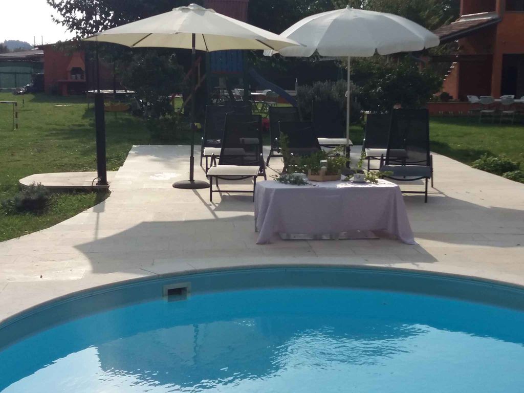 Ferienhaus mit Pool für 8 Personen