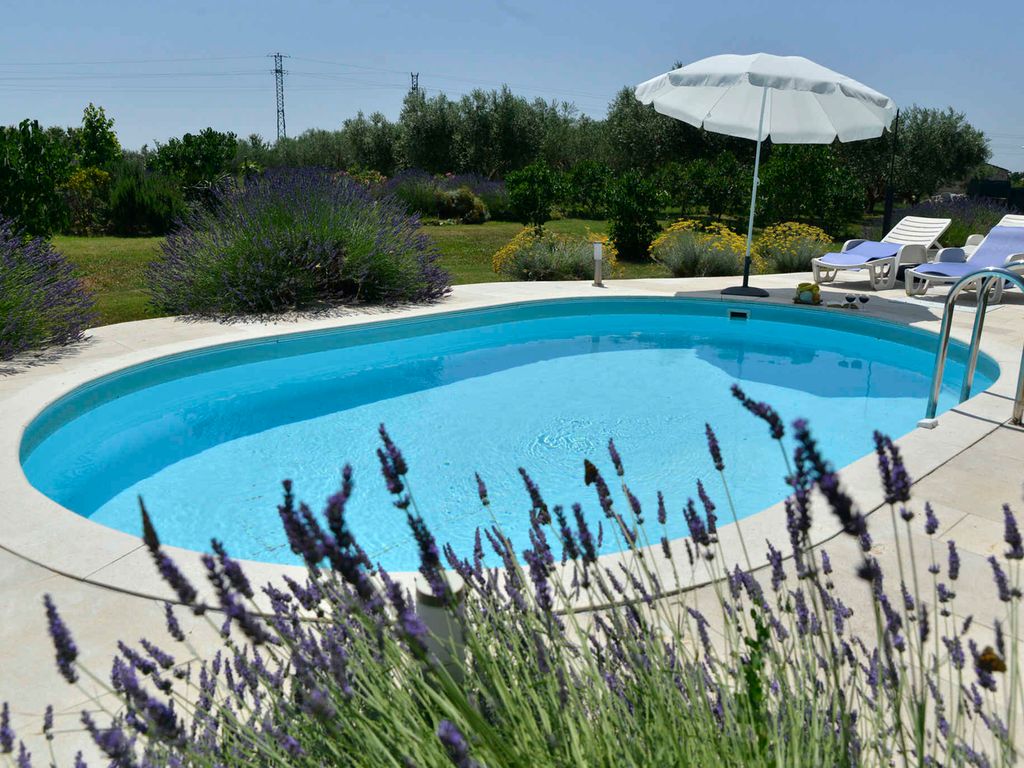Ferienhaus mit Pool für 8 Personen