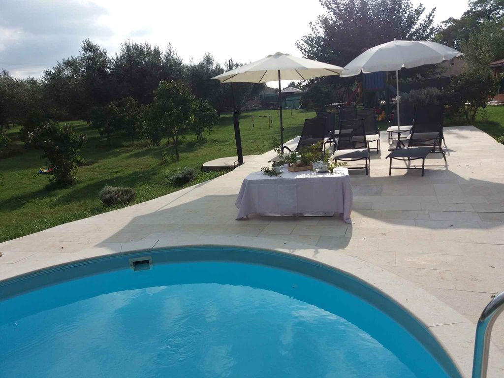 Ferienhaus mit Pool für 8 Personen
