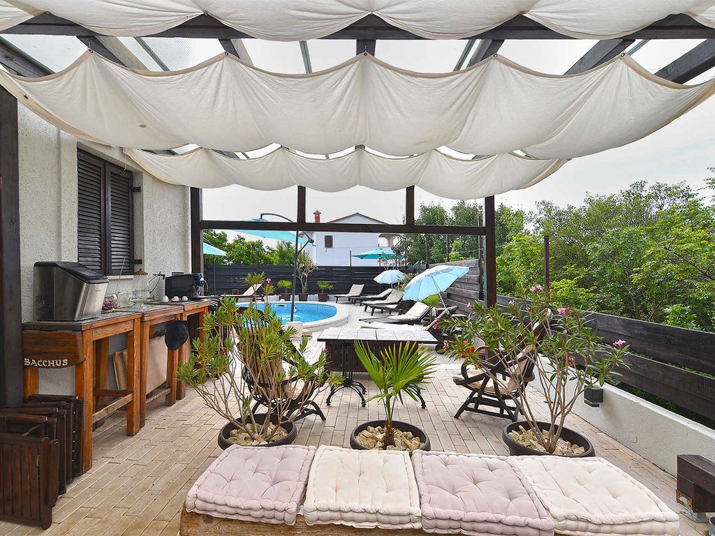 Ferienwohnung mit Pool, Grill und Fitnessgeräten zur gemeinsamen Nutzung