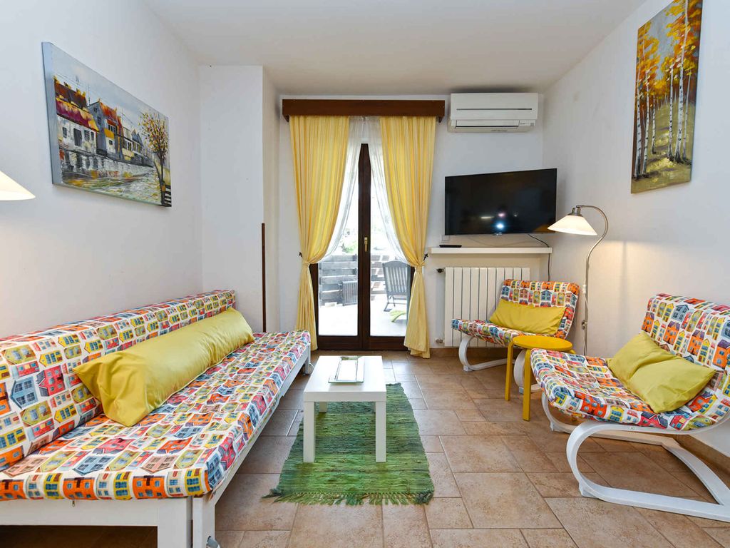Ferienwohnung mit Pool, Grill und Fitnessgeräten zur gemeinsamen Nutzung