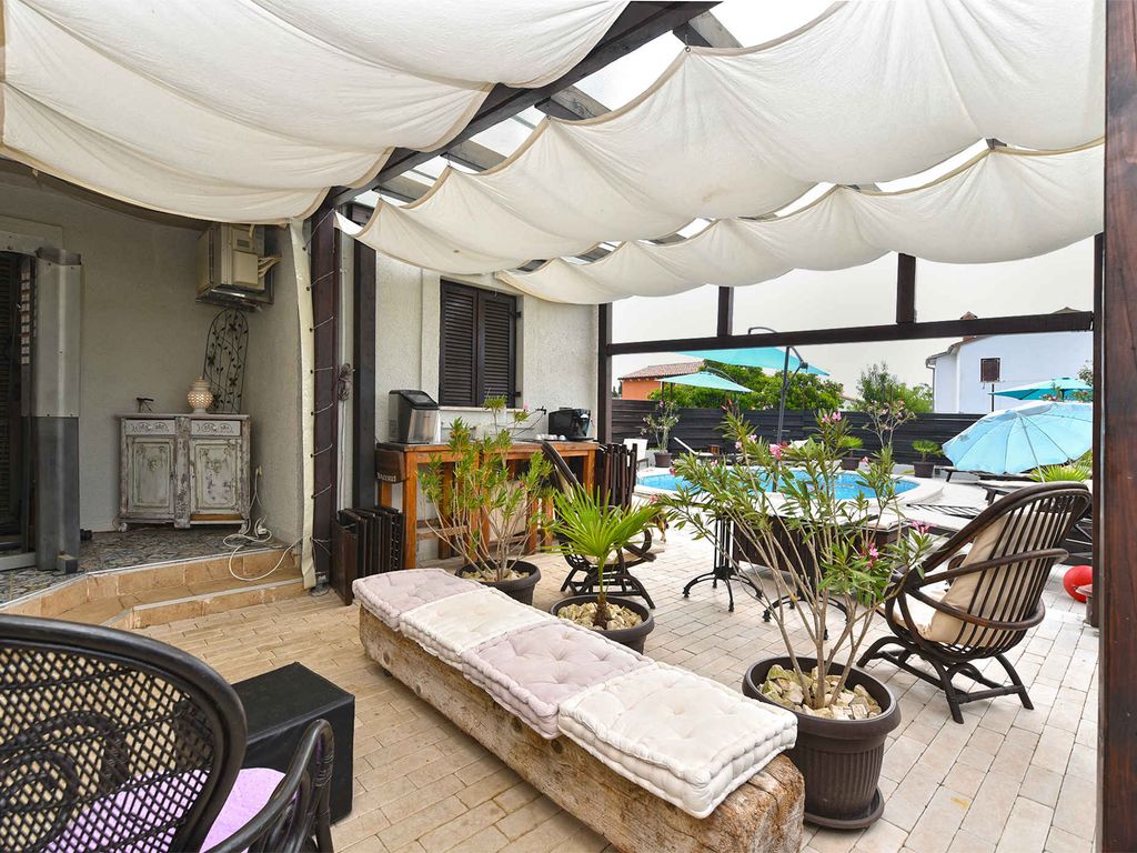 Ferienwohnung mit Pool, Grill und Fitnessgeräten zur gemeinsamen Nutzung
