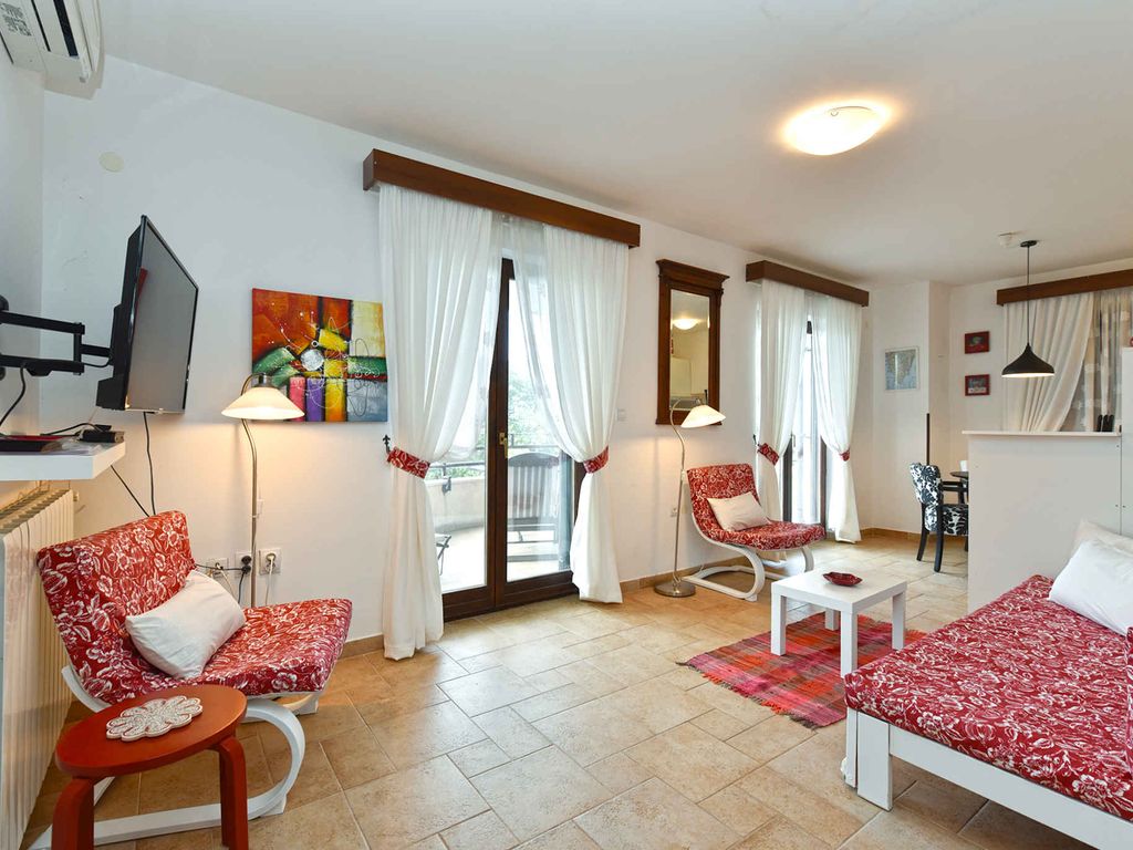 Ferienwohnung mit Pool, Grill und Fitnessgeräten zur gemeinsamen Nutzung